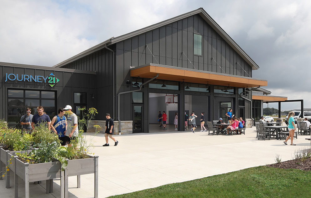 Slider-Outdoor-Patio-with-Garden-Boxes-and-Fireplace-Seating